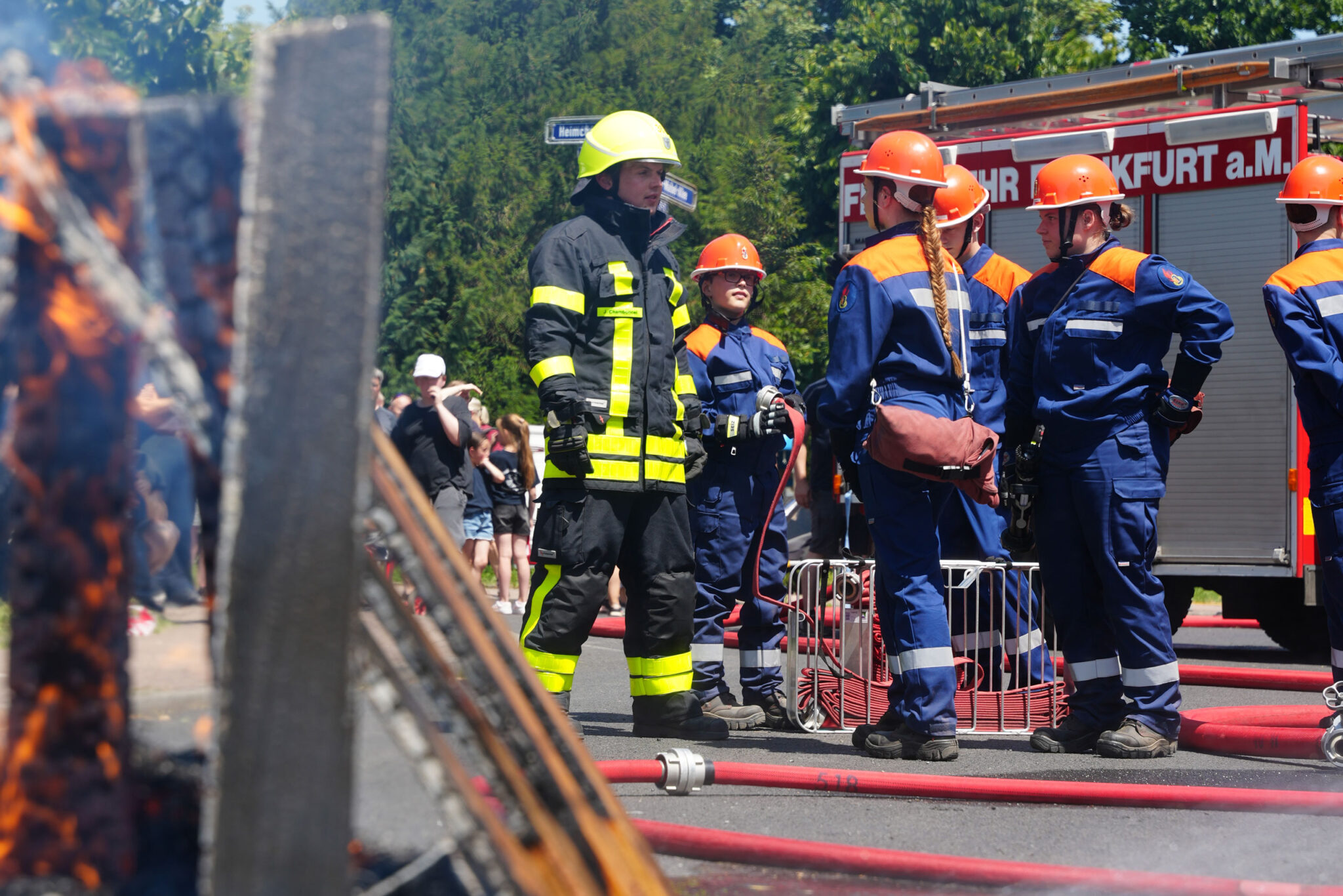 jugendfeuerwehr_unterliederbach_uebung_feuer_loeschen_oeffentlich